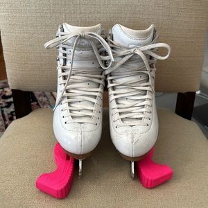 Jackson Elle girls figure skates size 2 1/2 Wide